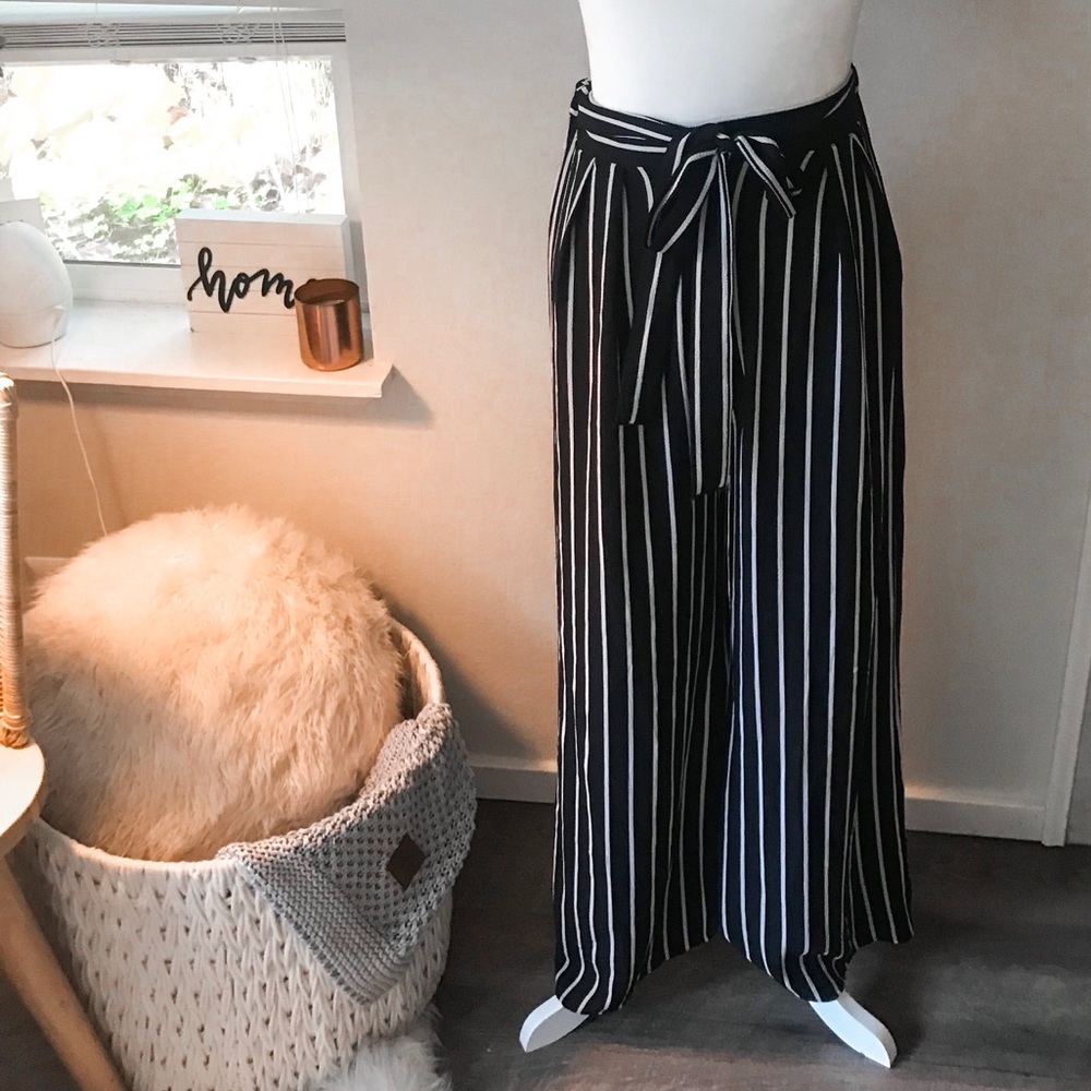Wide Leg, high waisted trouser